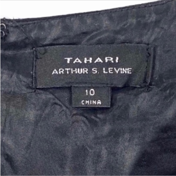 TAHARI pleated sleeveless sheath dress 10 - Picture 6 of 8